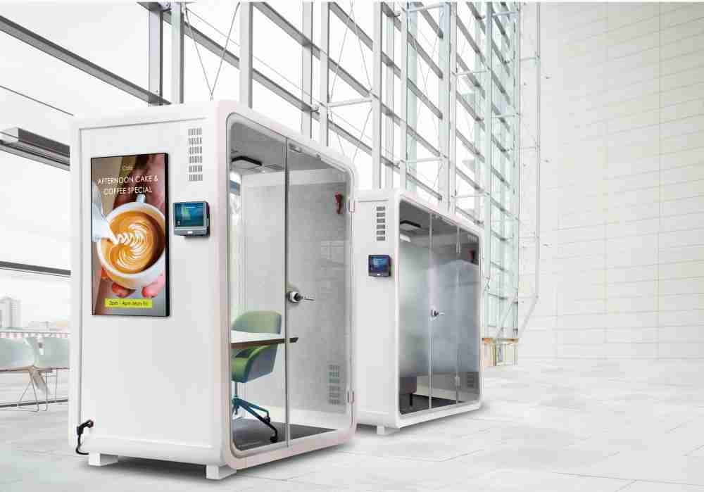 PA直营子公司达擎之智慧行动办公舱，，，，采用PDLC智能调光玻璃设计，，，，透过通电与断电的电流切换，，，呈现透明与雾面效果，，，，具节能降耗特性并兼顾隐私，，，，确保信息安全