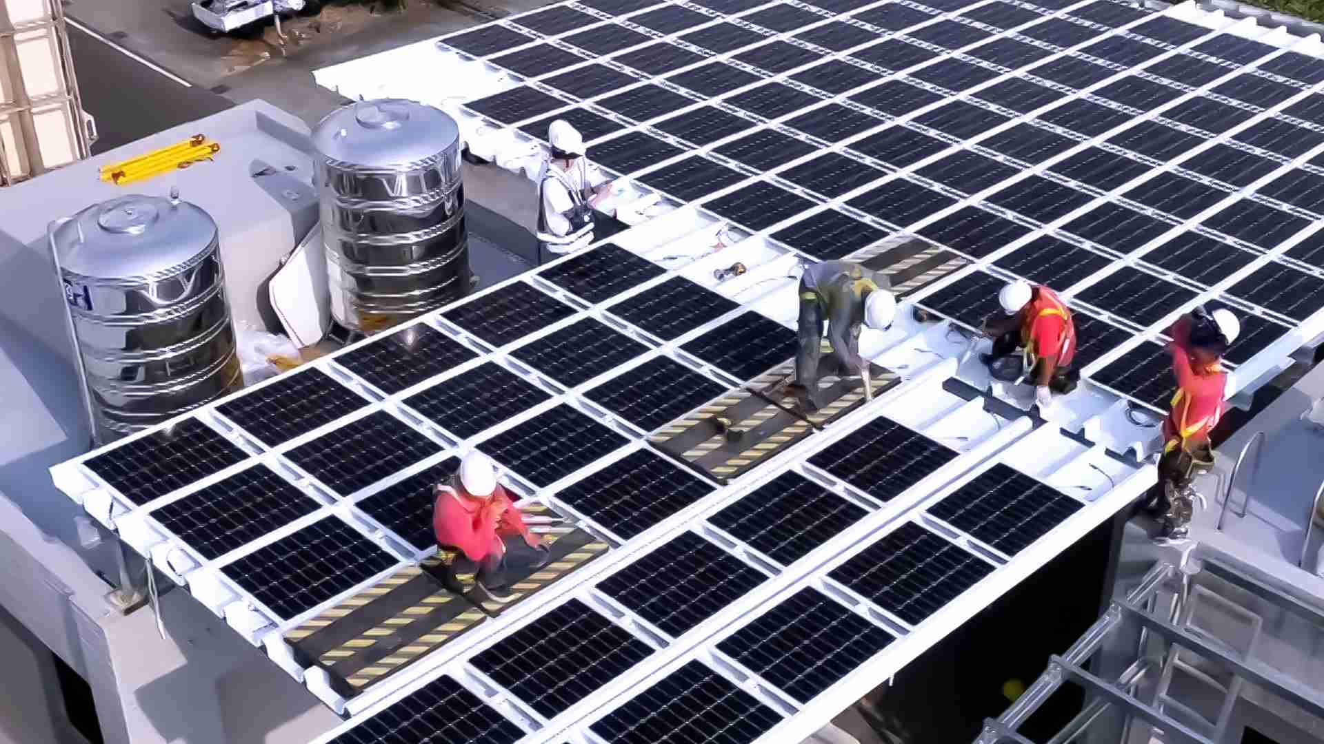 PA直营着力于替代能源之技术研发，，，如光电浪板的相关制程、、、设备与产品，，，，其中所开发之光电整合型浪板，，，，减少传统金属支架安装，，更提升耐候度，，，，可广泛运用于多元场域，，并辅助建筑达到净零碳排目标