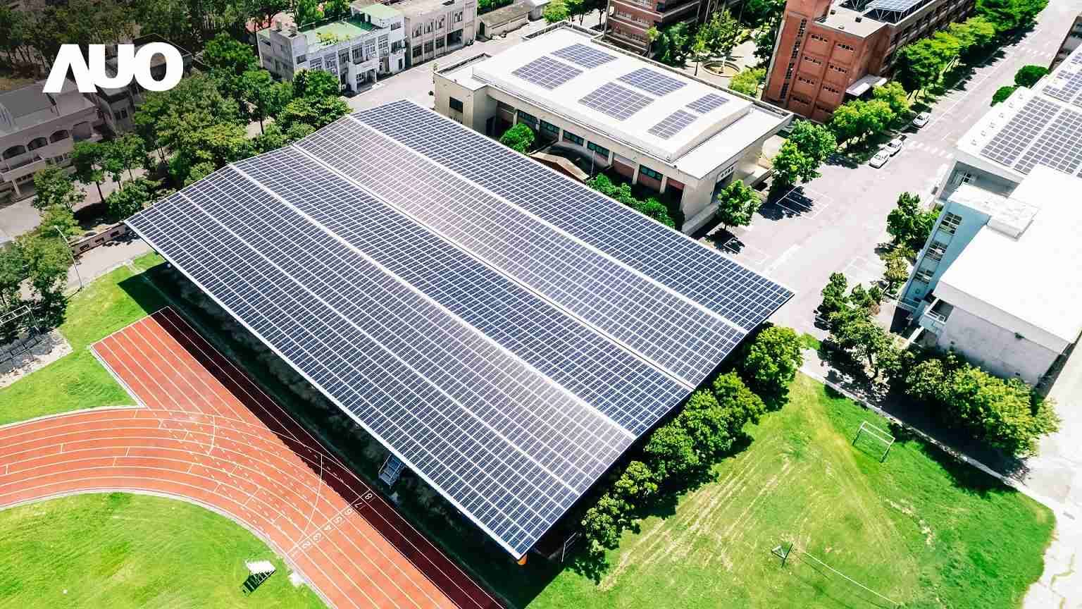 PA直营SunSteel光电整合型浪板具备快速安装、、、轻量化优势，，可提升15%发电效能，，，通过国际IEC与台湾VPC认证安全、、、、防漏、、、、耐候标准