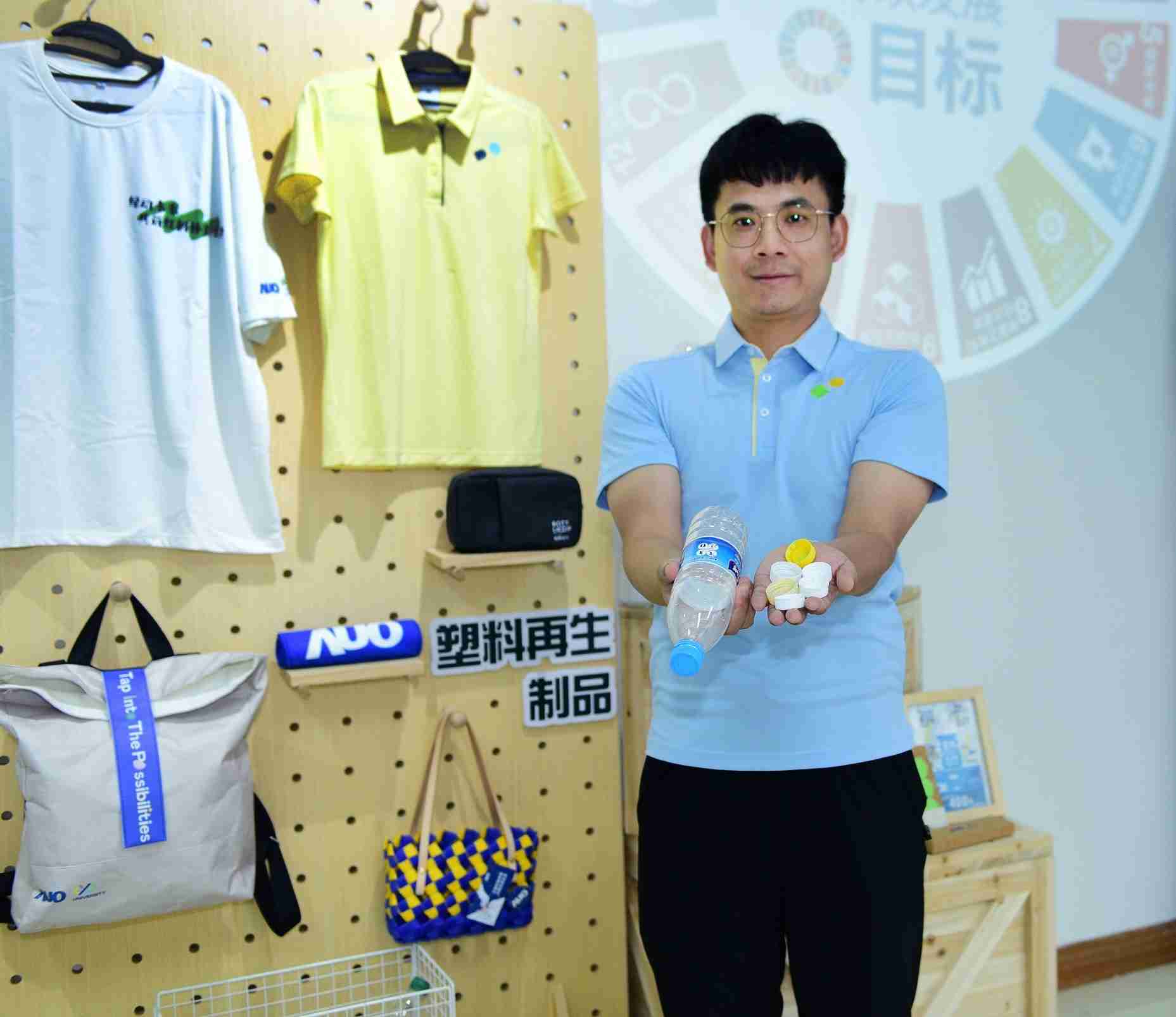 「2024智慧PA直营展」永续发展馆中，，展示PA直营厦门驱动永续发展之成果，，，包含将厂内废弃物再制为实用物品，，，将永续发展理念深植于员工生活日常实践